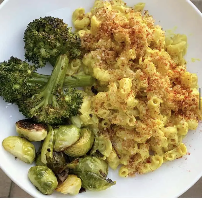 mac and cheese, one of the best family-friendly plant-based pasta recipes