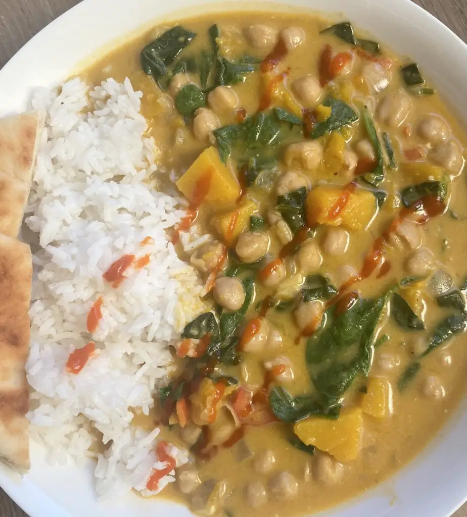 Kid-friendly vegan dinners- pumpkin chickpea curry.