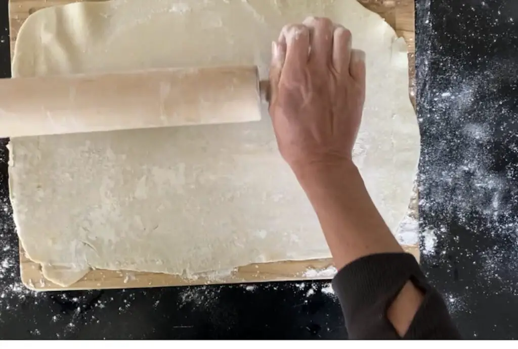 roll vegan puff pastry dough