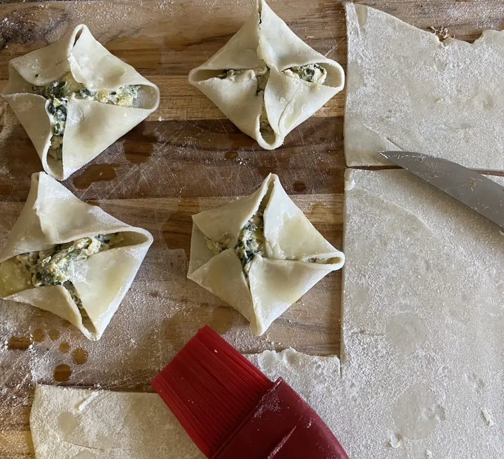 vegan spinach puffs, a variation on wreath shape