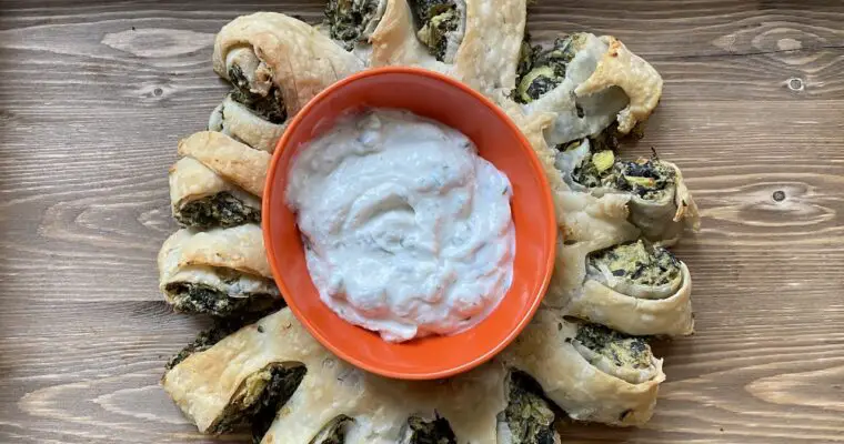 Vegan Puff Pastry Wreath: Spinach Artichoke